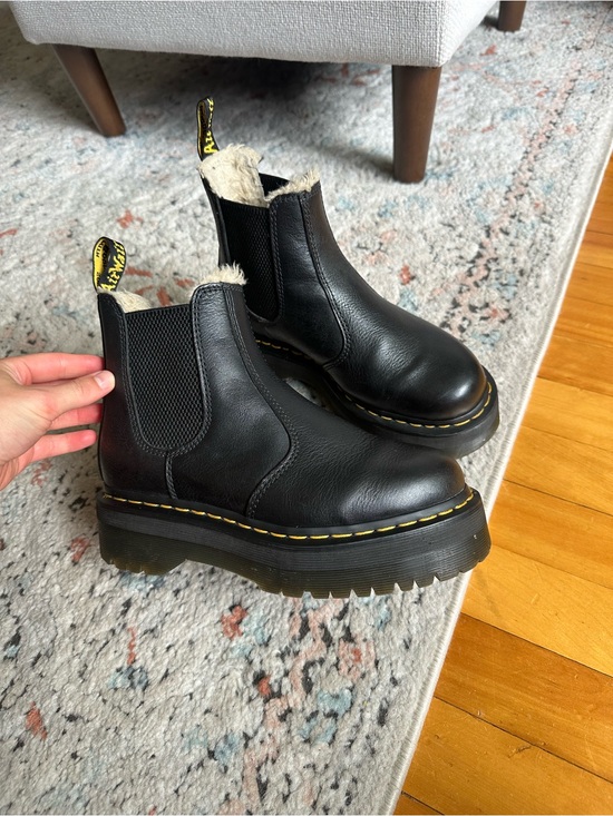 Dr. Martens Shoes - Dr. Martens 2976 quad Black Leather Platform Chelsea Boots - fur lined